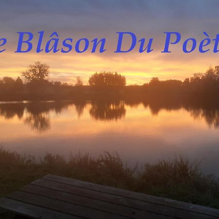Le Blason Du Poete Mayet Exterior foto